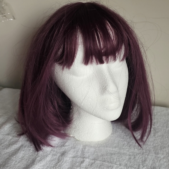 Wig bob style in this burgandy purple - Picture 4 of 5